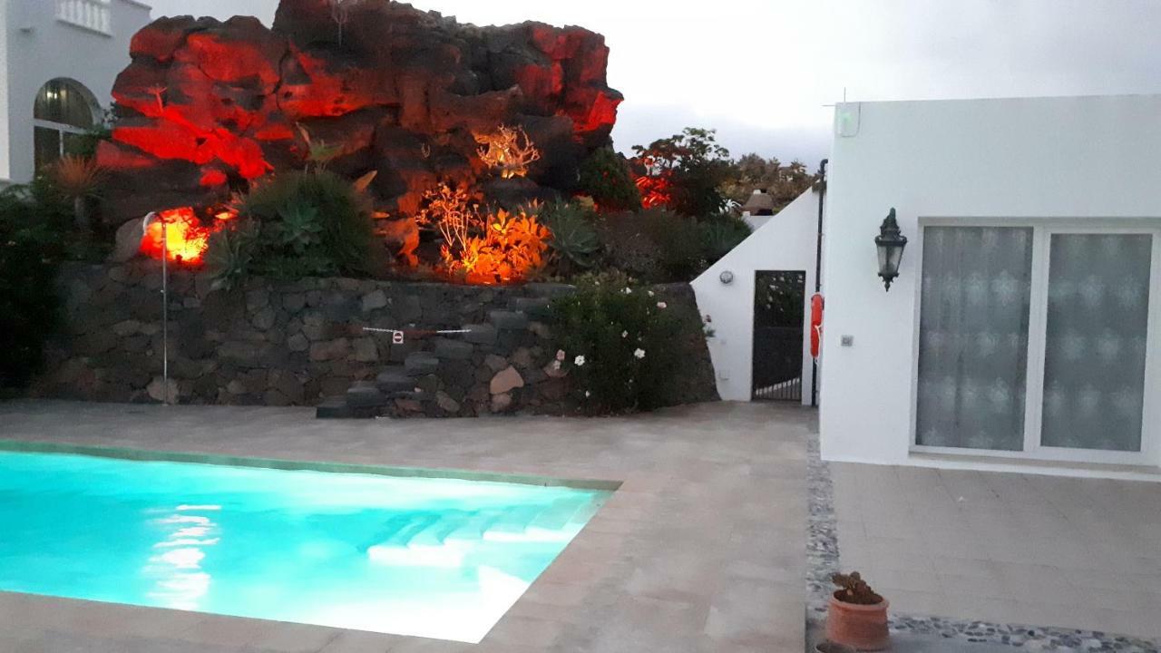 Villa Essence - A Unique Detached Villa With A-C, Heated Private Pool, Hottub, Gardens, Patios And Stunning Views! 蒂亚斯 外观 照片