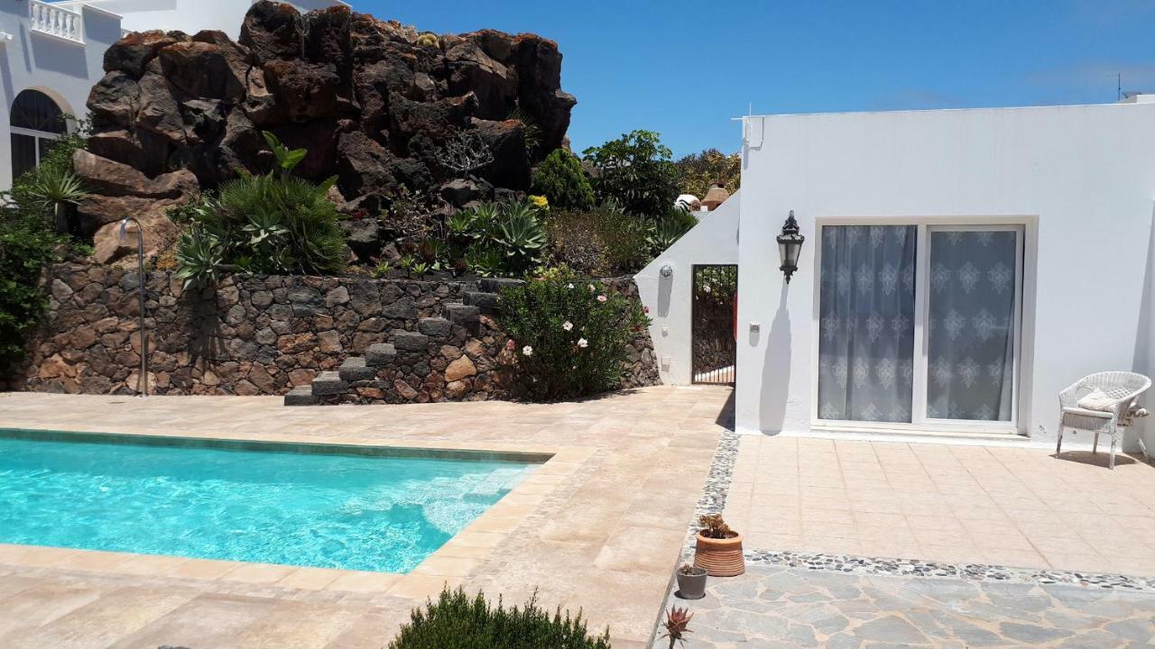 Villa Essence - A Unique Detached Villa With A-C, Heated Private Pool, Hottub, Gardens, Patios And Stunning Views! 蒂亚斯 外观 照片