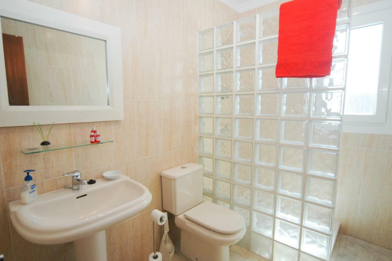 Villa Essence - A Unique Detached Villa With A-C, Heated Private Pool, Hottub, Gardens, Patios And Stunning Views! 蒂亚斯 外观 照片